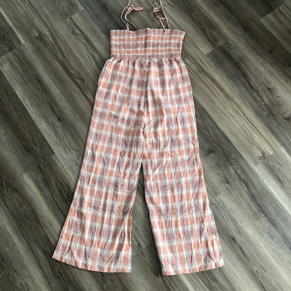 Women’s unbranded peach and white plaid jumpsuit - Picture 5 of 7